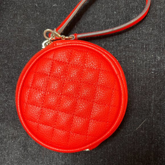 Guess 1981 Handbag. Red. C/W Coin Purse and Extra Shoulder Strap. V.G. Condition - Picture 6 of 12